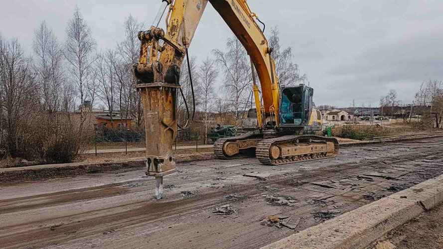 Реконструкция шоссе с гидромолотом Delta FX-35S в Шаховской