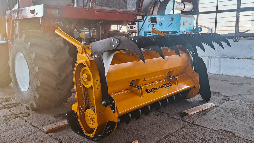 Мульчер Delta HM4 2300 расчищает лесополосу в Краснодарском крае