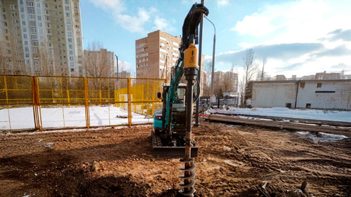 Гидробур Delta RD3 помогает в установке опор освещения в Мытищах